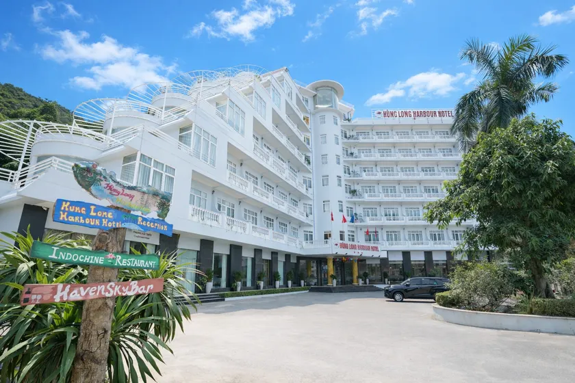 Hung Long Harbour Hotel - Image 1