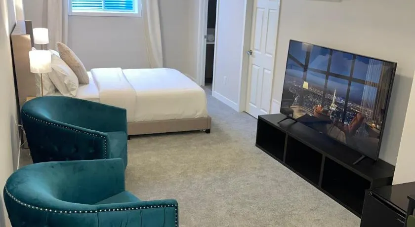 Beautiful suite - Image 1