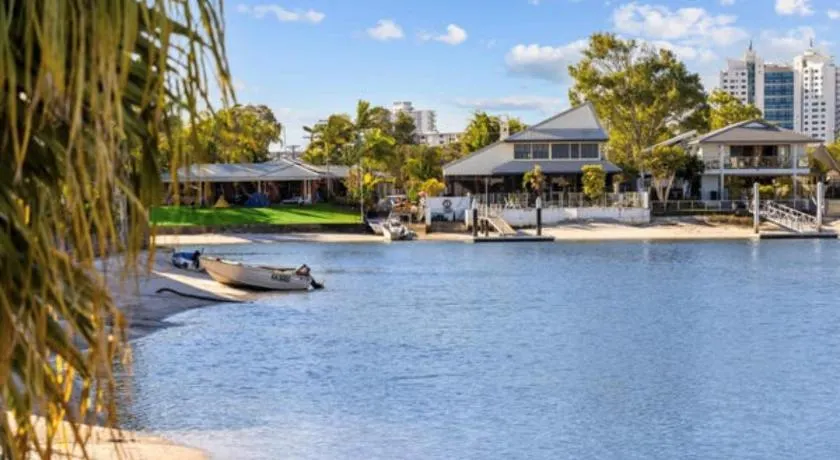 Mooloolaba Waterfront Unit - sleeps 8 - Image 1
