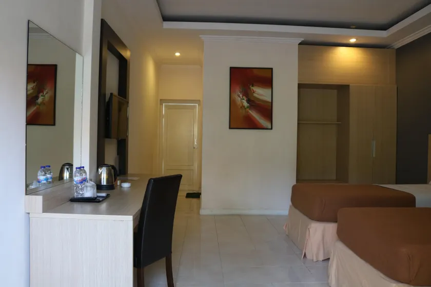 Tanjung Plaza Hotel - Image 1