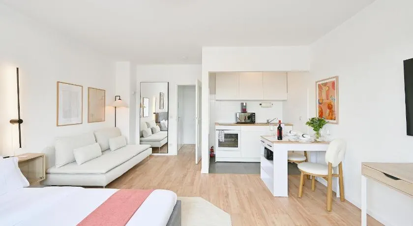 Beautiful and stylish 1-Bedroom with Kitchen and King size bed - Image 1