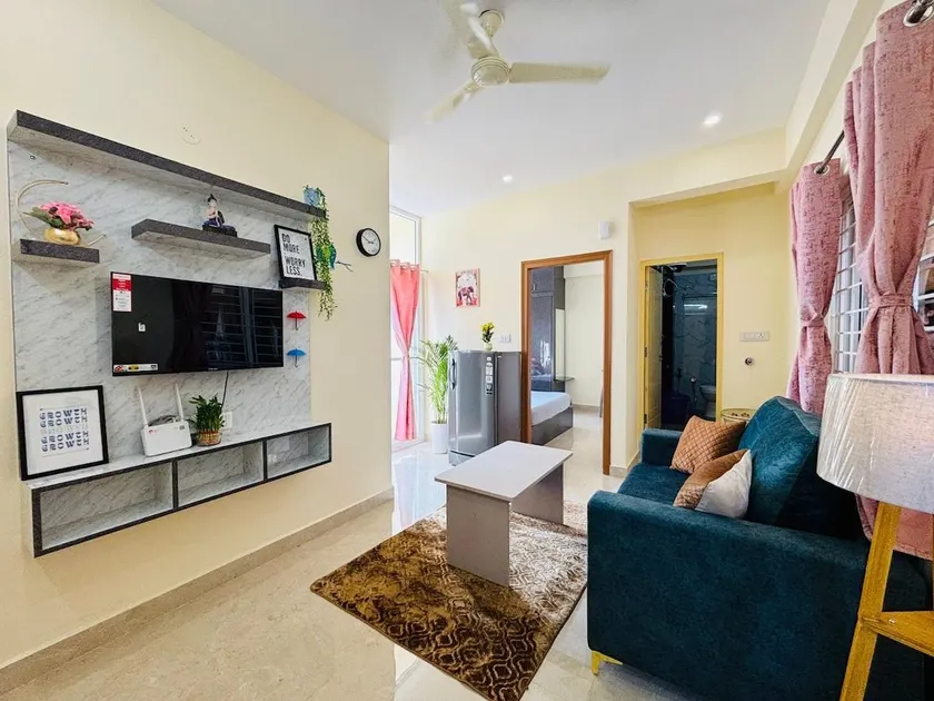 Modern 1 Bhk, Ideal for Couples & Business Travels - Image 1