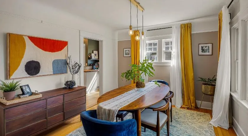 Orchard Luxe - Modern Home in Walking Distance to UO home - Image 1