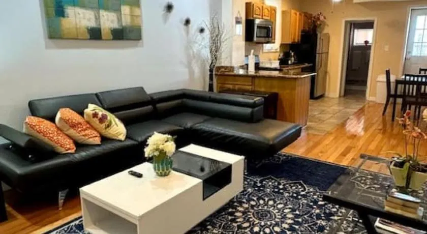 Modern Cozy Huge Balcony in Heart of Passyunk - Image 1