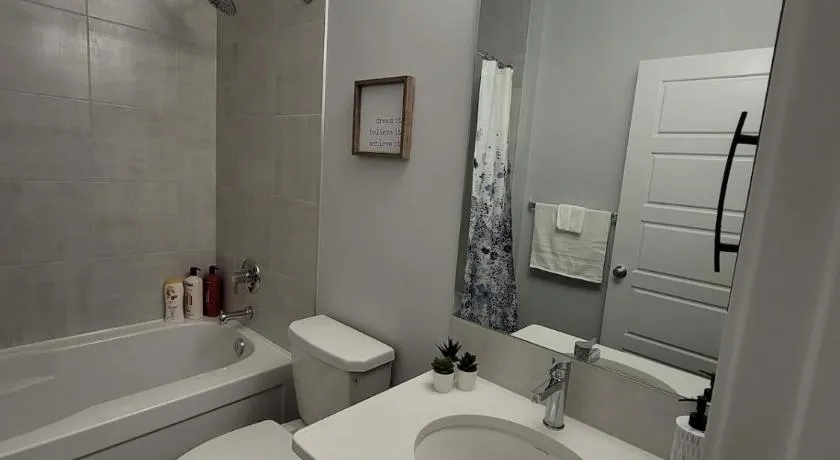 Modern 2BR Suite with Private Yard - Image 1