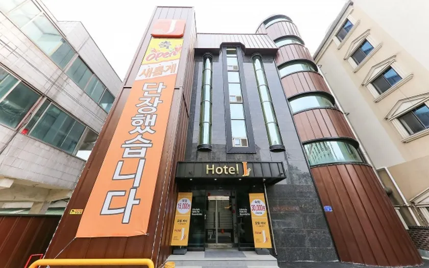 Hotel J - Image 1