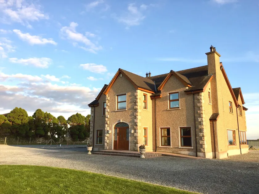 Mourne Country House - Image 1