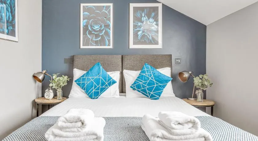 Stylish 1 Bed Apt , central , pkg, perfect for long stays - Image 1
