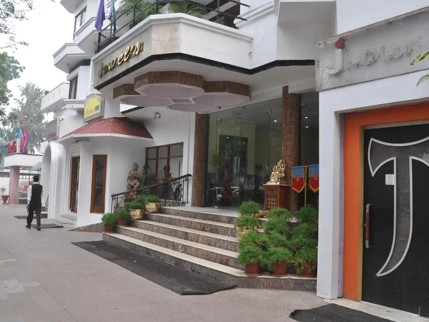 Hotel Jewels - Image 1