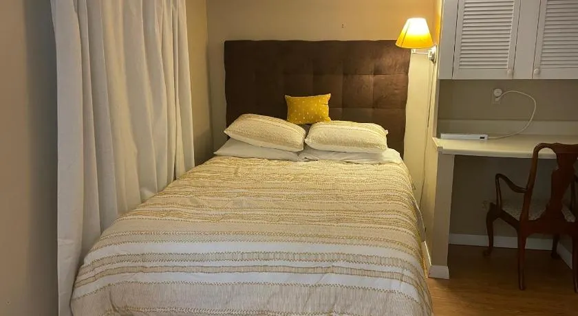 Spacious, Convenient & Cozy Stay Near Boston - Image 1