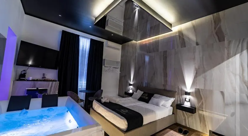 Maximum Suite & Spa - Image 1