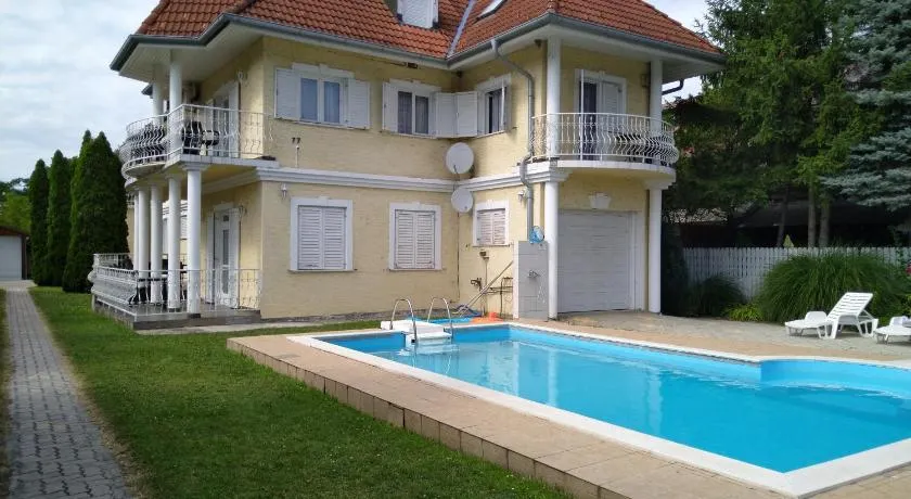 Bella Villa Apartmanház - Image 1