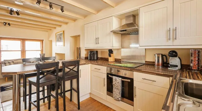 Host & Stay - Sea Haven - Image 1