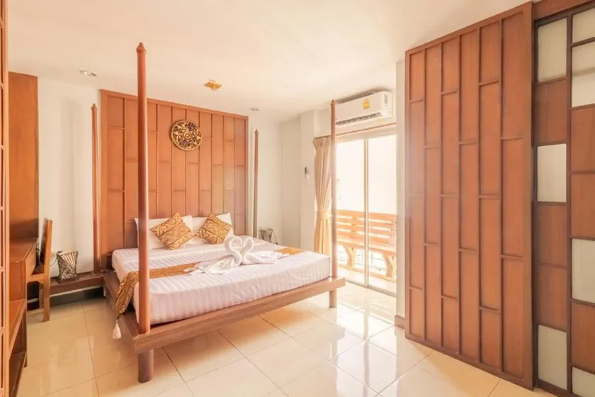 Lotus Hotel Patong - Image 1