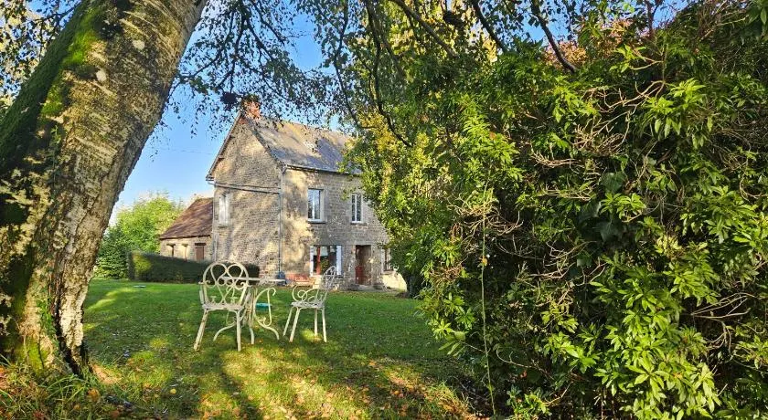 The Lions Den - La Loge Guest House - Image 1
