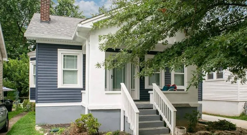 Minutes from U of L & Expo Center-Cozy-Updated-Family Friendly - Image 1