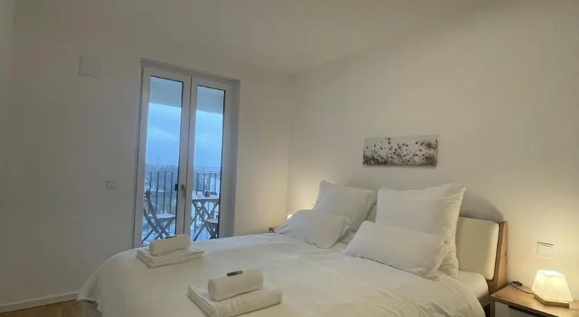 Luxurious and stylish apartment at BER Airport - Image 1