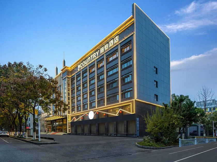 Country Inn & Suites by Radisson Xianning Media Tower - Image 1