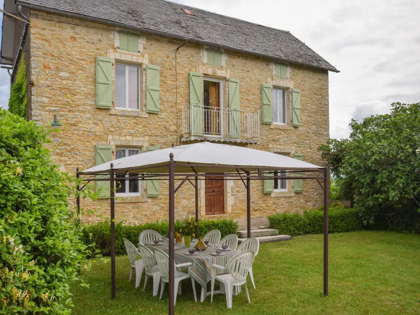 Spacious and beautifully situated gite with large pool and lots of privacy. - Image 1