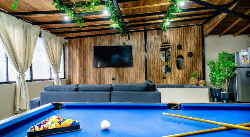 6 bedroom penthouse with pool table- 1 block from Lleras park p4 - Image 1