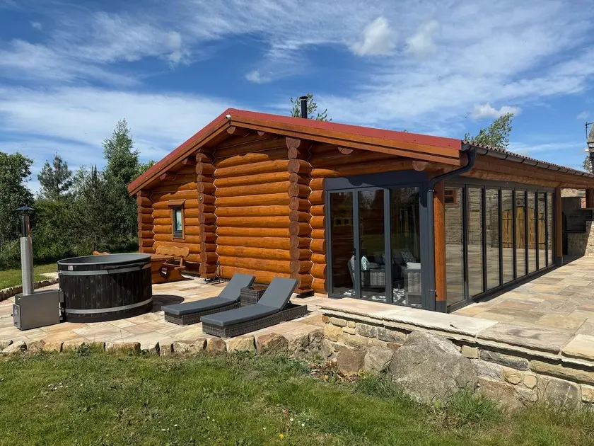 The Barn & The Log Cabin, Sleeps 12, 2 Hot Tubs, Near Durham & Bishop Auckland - Image 1