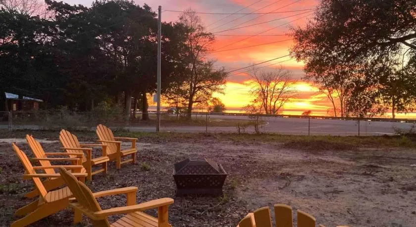 Retro by the Bay Close to Beach Eglin PetFriendly - Image 1
