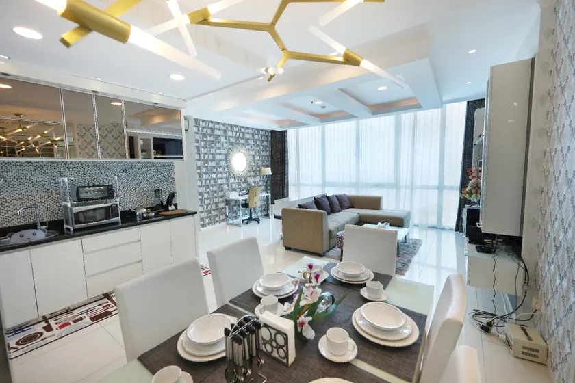 Sub-penthouse Glamour@ Ciputra World Surabaya - Image 1