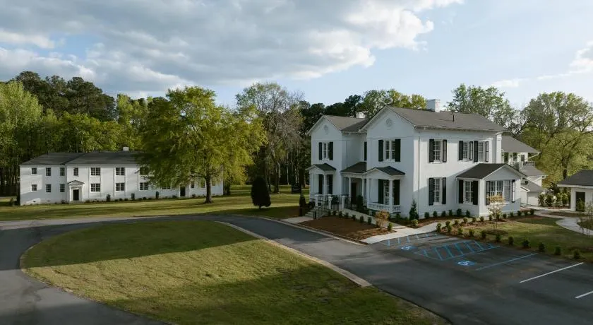 Hotel Everett - Image 1