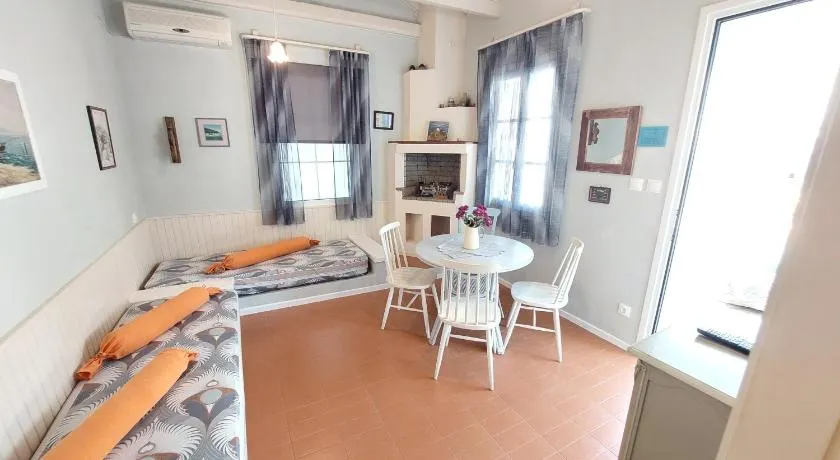 Niriides Apartments & Studio - Image 1