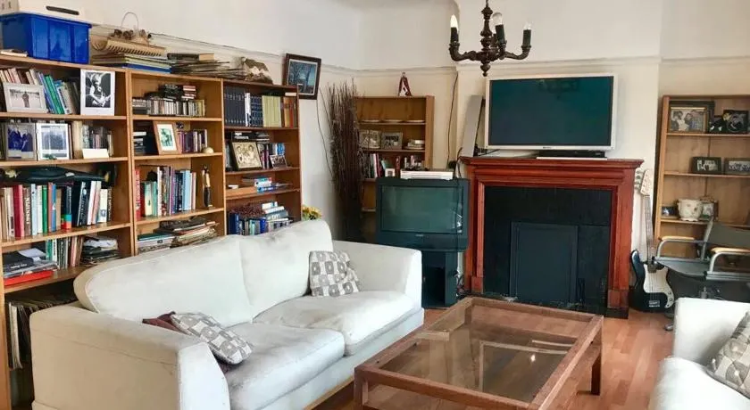 Self contained budget 3 bed flat with your own front door, three double rooms, Sleeps six,fifteen pounds per night each - Image 1