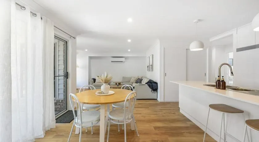 Two Queen BR - Modern & Moments from the city! - Image 1