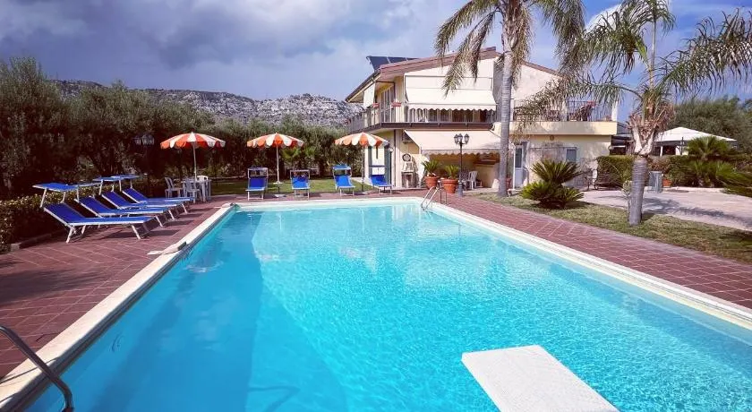 Ferienhaus Villa Ludovica entspannen und jeden Confort, Pool, Jacuzzi - Image 1