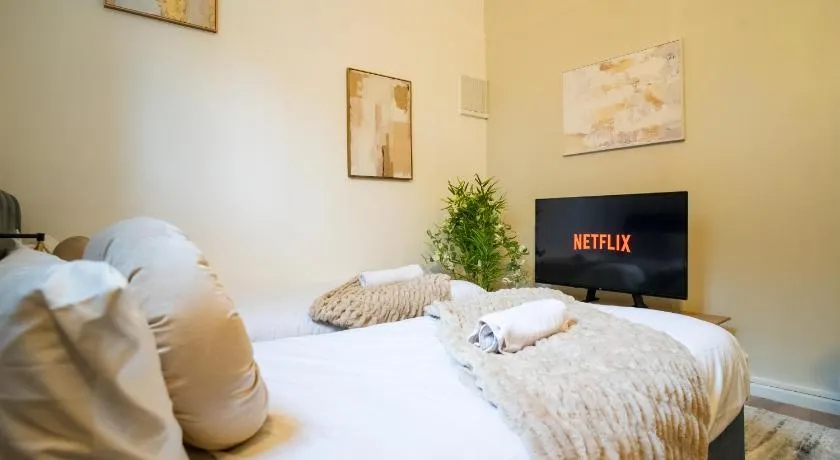20 minutes from Gatwick airport! - Image 1