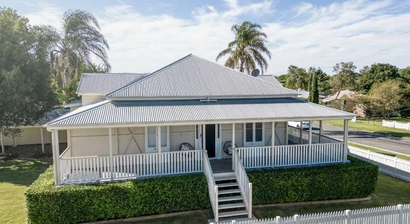 Urban Getaway Queenslander - Image 1