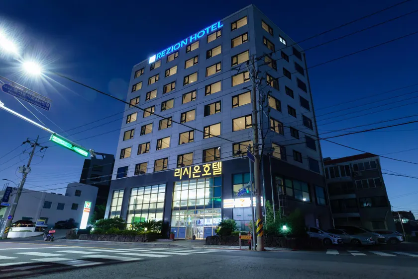 Rezion Hotel - Image 1