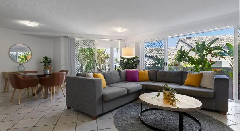 4 Parkshores Coastal Retreat Close to Beach Private Outdoor Spaces - Image 1