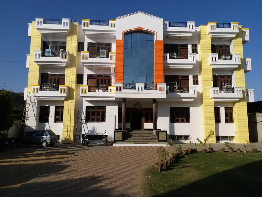 Hotel Narayan Palace - Image 1