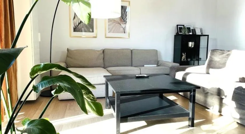 House FLOW, 3 room, free 2 parking - Image 1