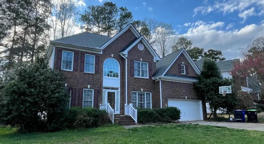 Comfortable Rooms in A Single Family House in Chapel Hill near UNC Duke RTP, with Massage Chair - Image 1