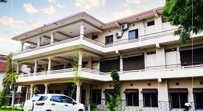 Hotel Pahuna Ghar - Image 1