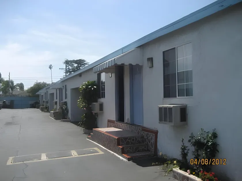 Airport Motel - Inglewood - Image 1