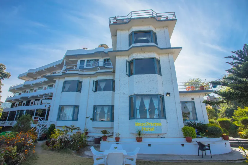 Mount Princess Hotel - Image 1