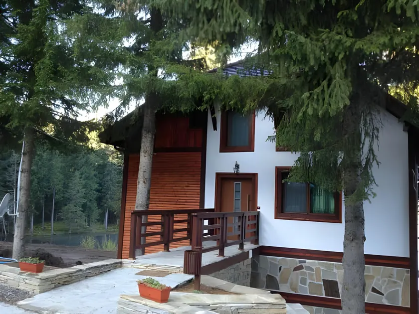 Romantica Forest Guest House - Image 1