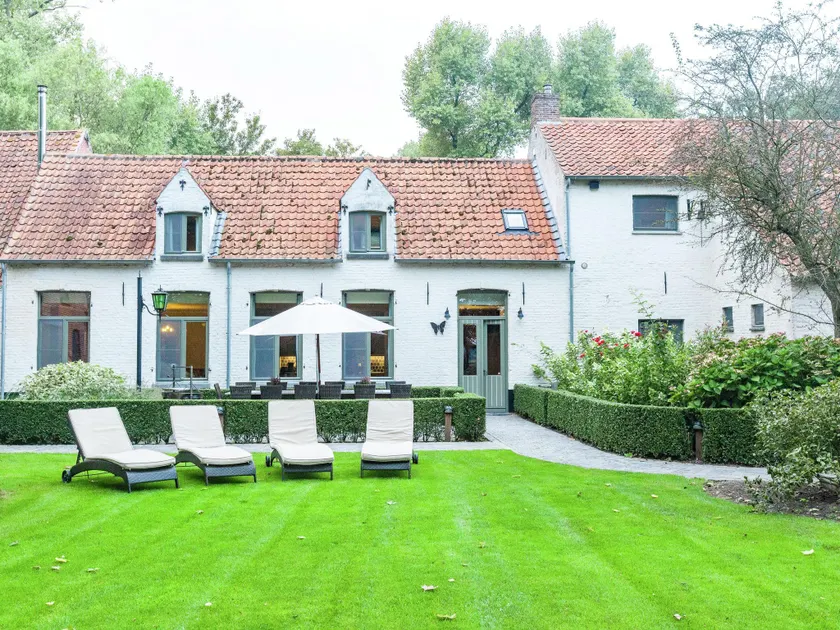 Authentic 18th century farmhouse with fireplace, located near Bruges - Image 1