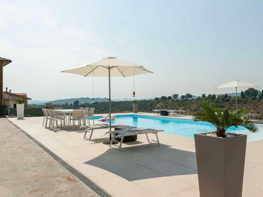 Splendid Holiday Home in Pescara with Swimming Pool - Image 1