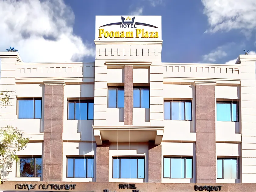 Hotel Poonam Plaza - Image 1