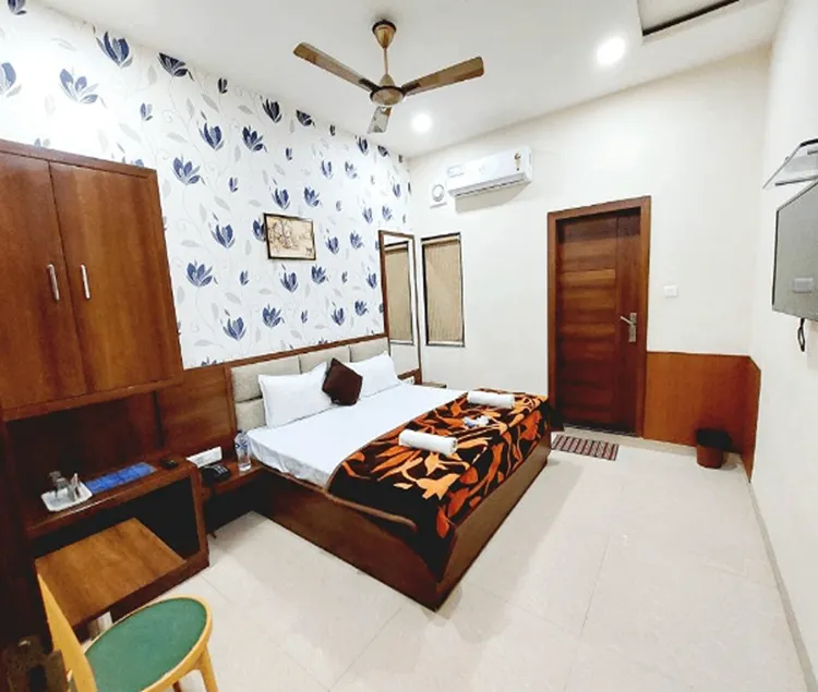 Hotel Babylon Regency  - Image 1