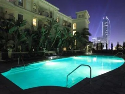 Top Floor 3 Bed 3 Bath Penthouse Living In Luxury - Image 1