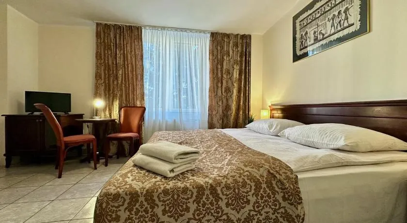 Hotel Turystyczny - Image 1
