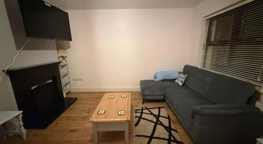 Walk to Town Centre, 2BR Base near Cork & Kinsale - Image 1
